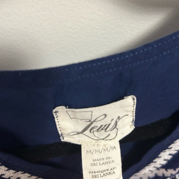 Levi’s Navy Blue Cute Tank Top with Embroidery Detail Size Medium - Picture 2 of 4